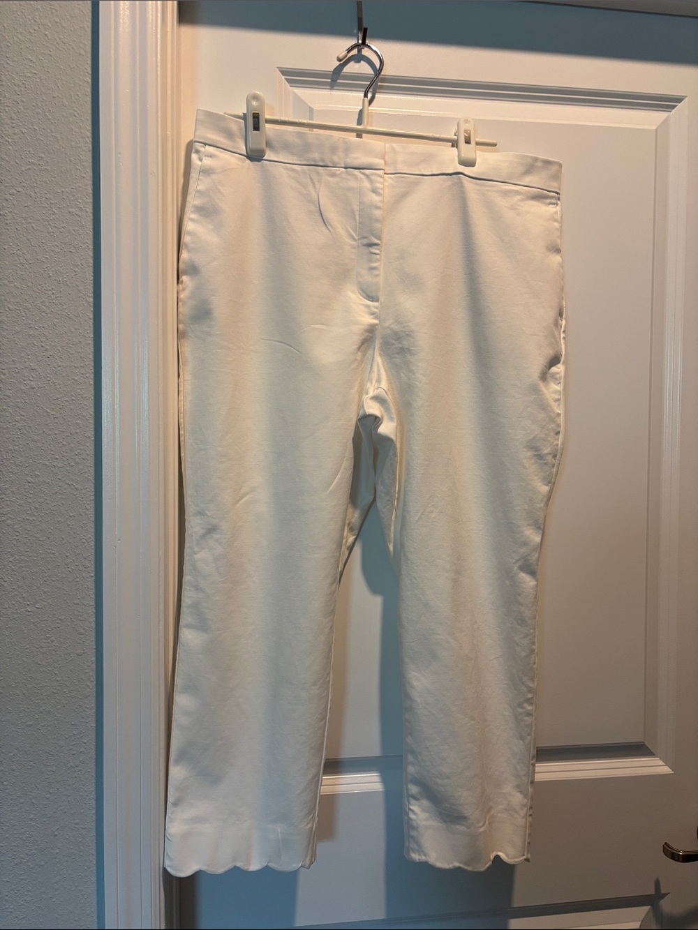 Ann Taylor White Cropped Ankle Pants